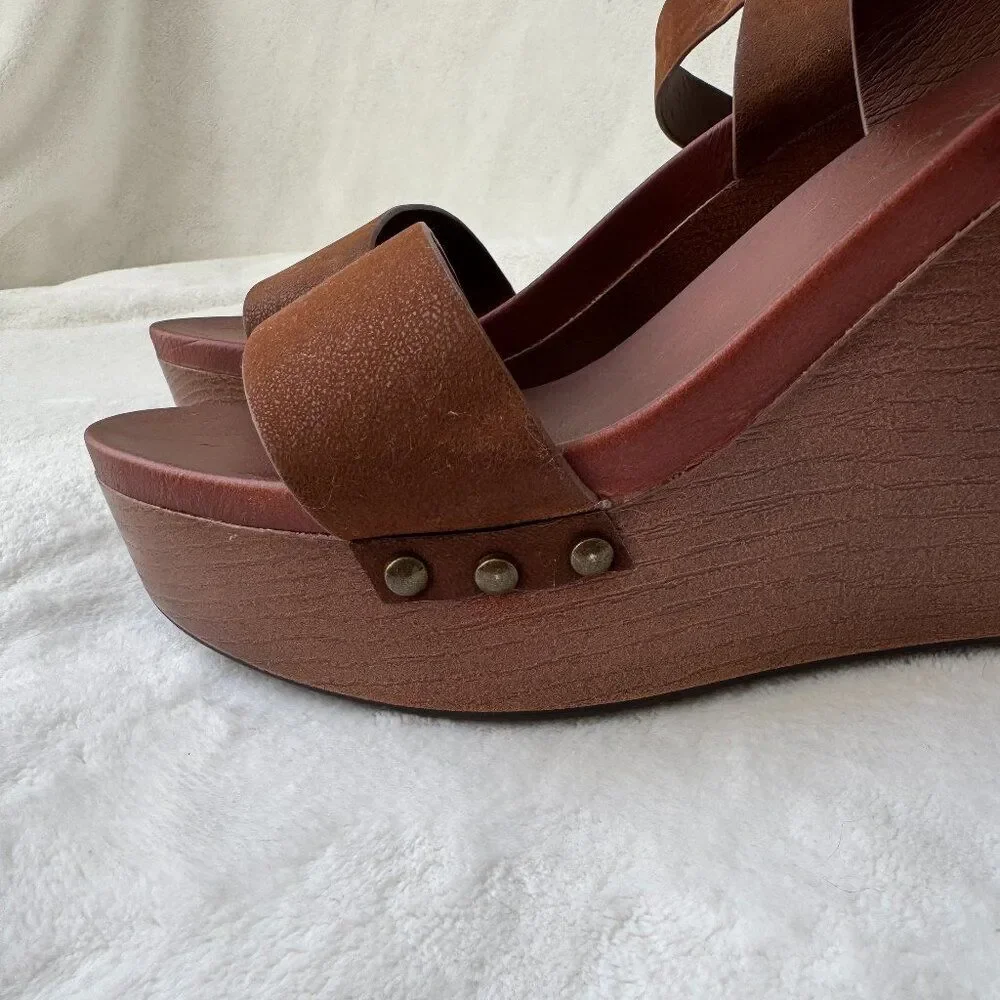 Altar'd State Serah Wedge Sandals Cognac Tortoise Buckle Size 8.5
